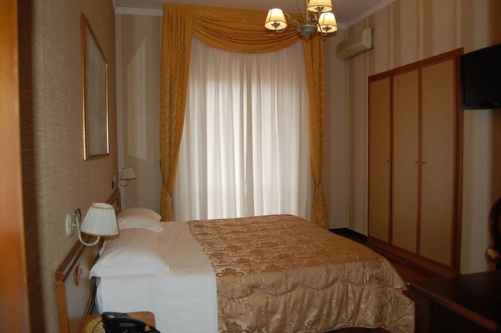 Hotel Ristorante Donato Calvizzano Esterno foto