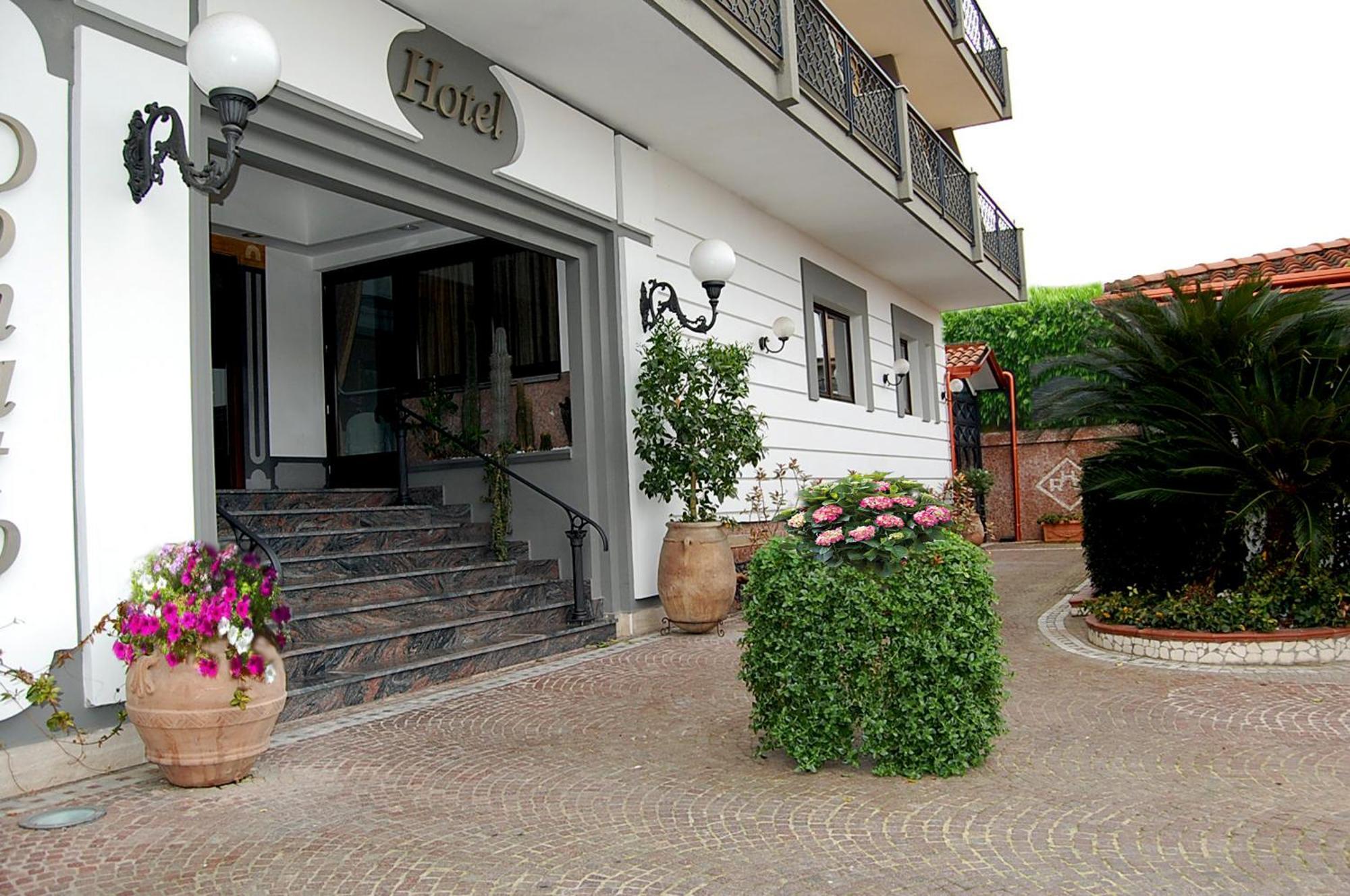 Hotel Ristorante Donato Calvizzano Esterno foto