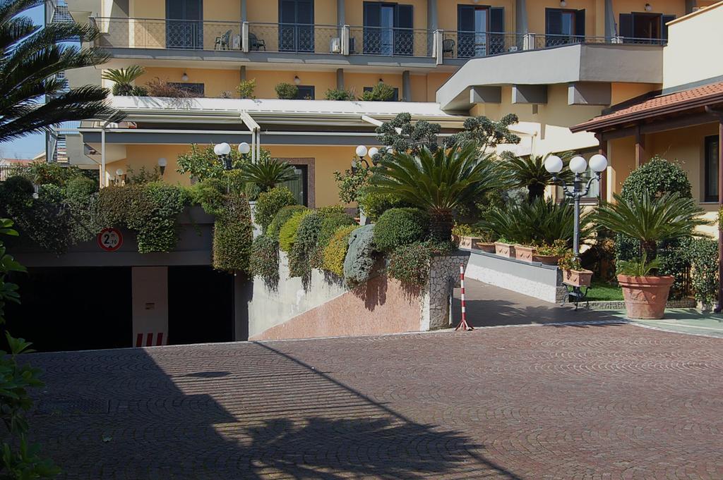 Hotel Ristorante Donato Calvizzano Esterno foto