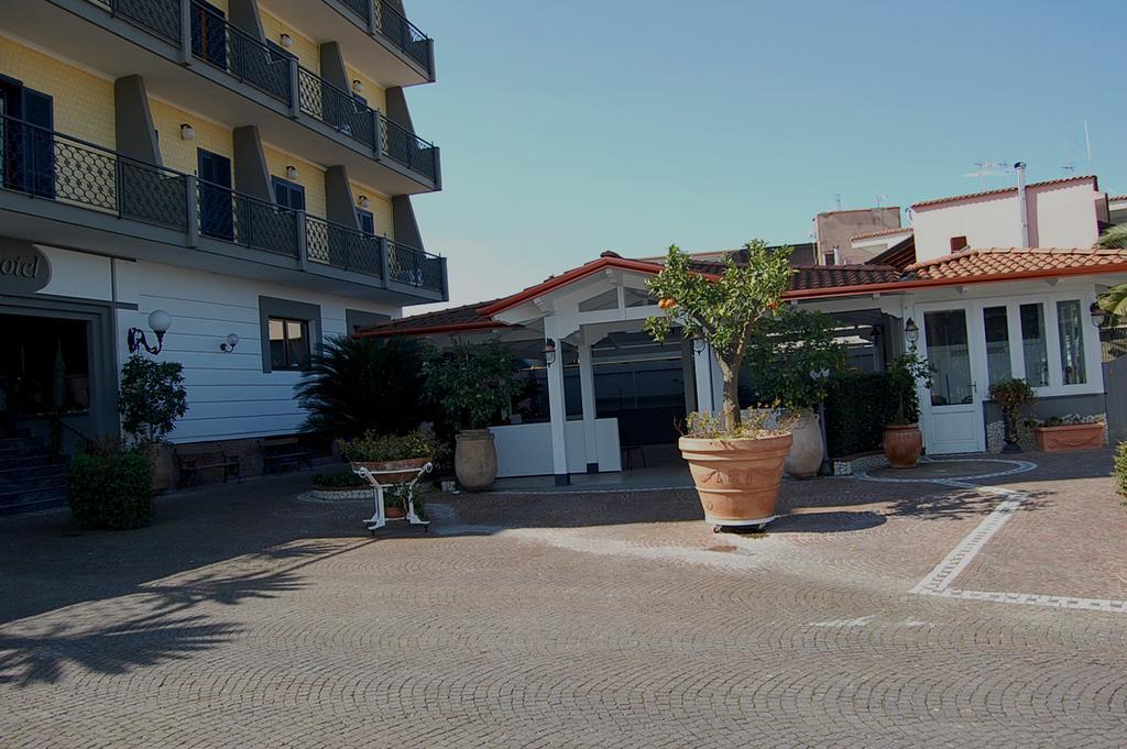 Hotel Ristorante Donato Calvizzano Esterno foto