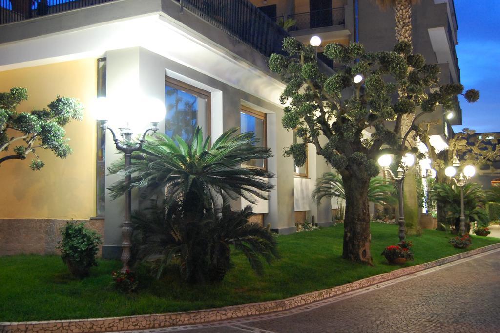 Hotel Ristorante Donato Calvizzano Esterno foto