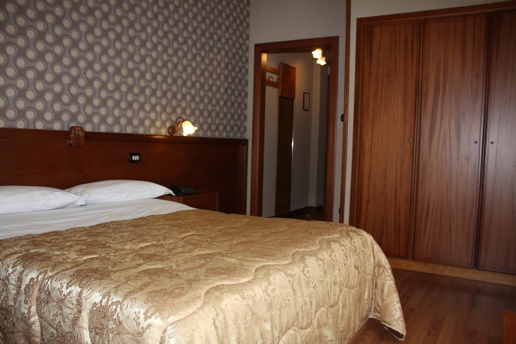 Hotel Ristorante Donato Calvizzano Esterno foto